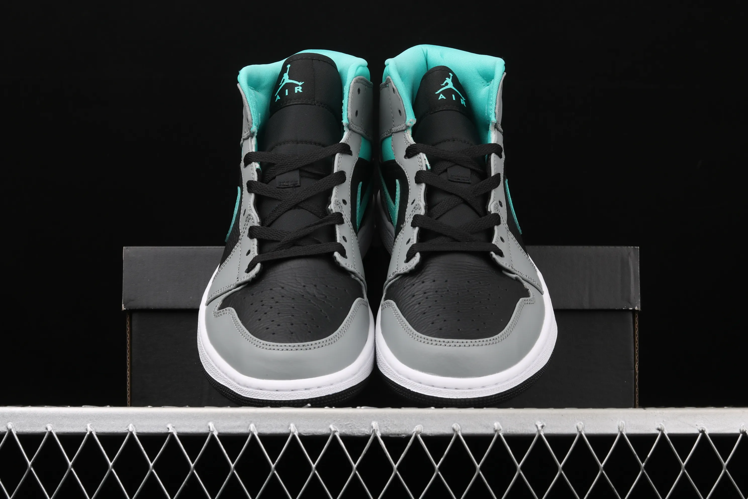 All categories Air Jordan Jordan series basketball shoes Air Jordan 1 Mid Air Jordan 1 Mid AJ1 Joe 1 Zhongbang basketball shoes 554724-063